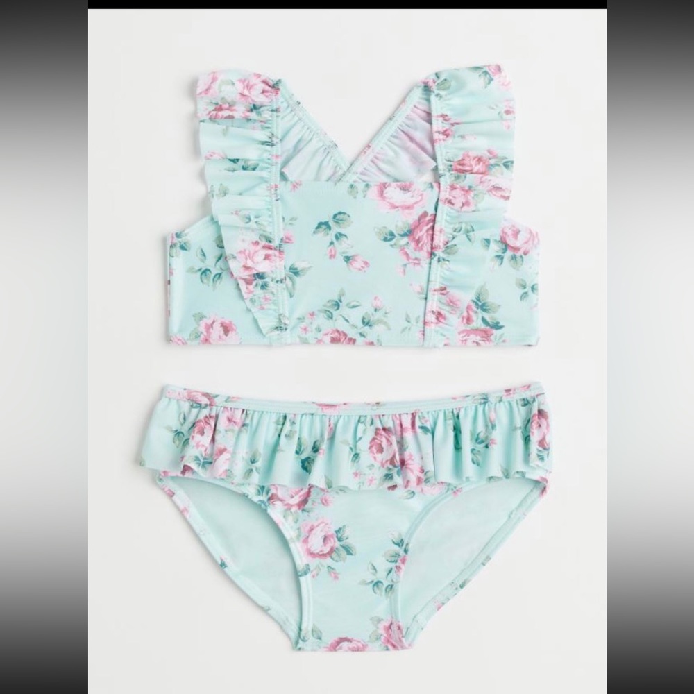 H&M Patterned Ruffle Bikini Baby Girl Floral NWOT
Size 1.5- 2 years / 2T